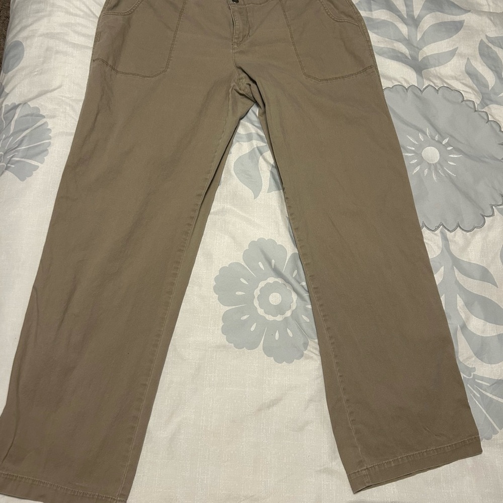 Woman’s Coldwater Creek khaki pants
